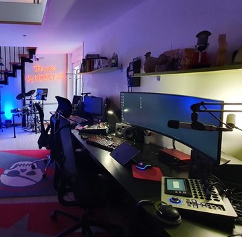 VOIX LA, n'est pas une agence de VOIX OFF STUDIO D'ENREGISTREMENT VOIX OFF